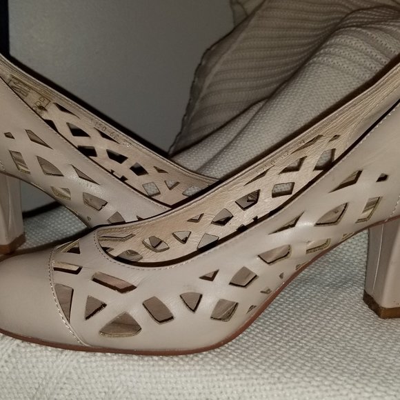 SHOES - Picture 3 of 4